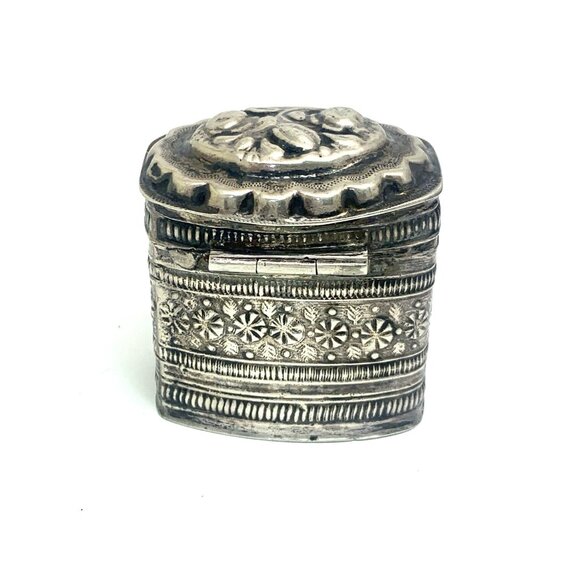 Dutch Box Antique Silver Pillbox Snuff Decorative Lion Hallmark Design 1.5'' - Picture 3 of 13